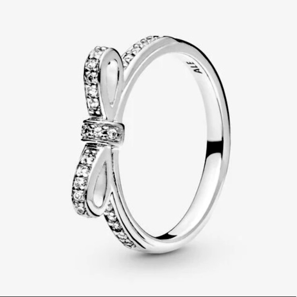 Pandora classic bow ring